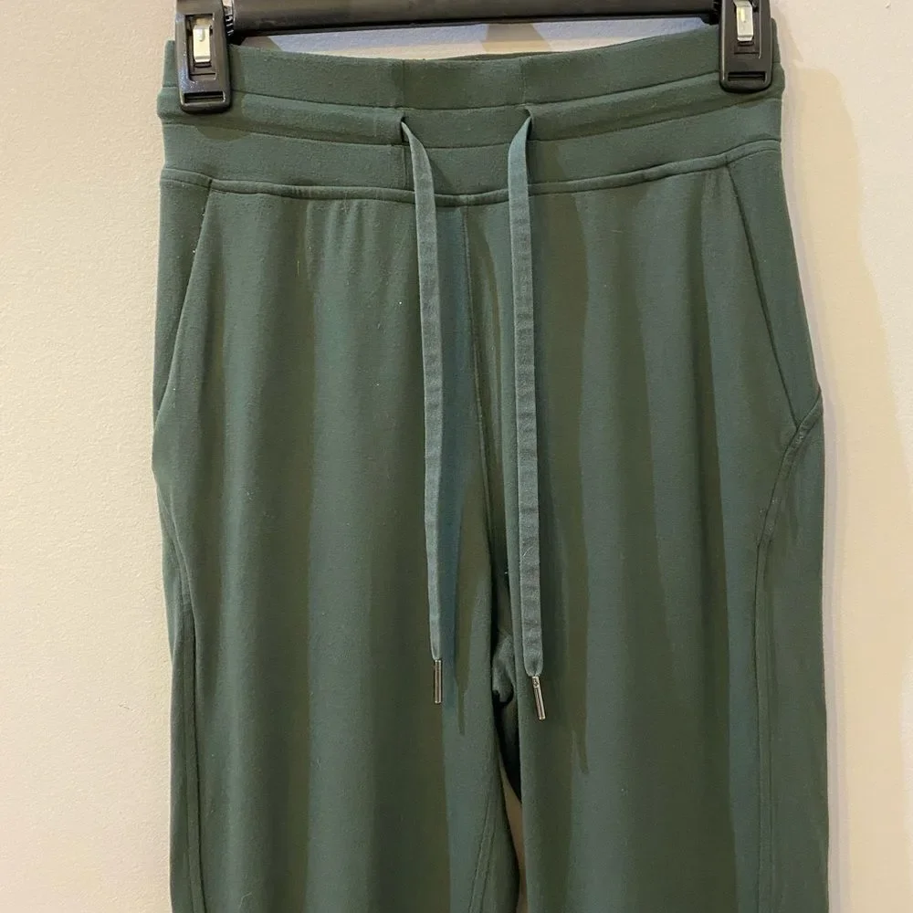 lululemon athletica sleek dark